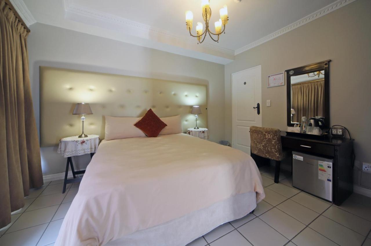Savoy Lodge Cape Town