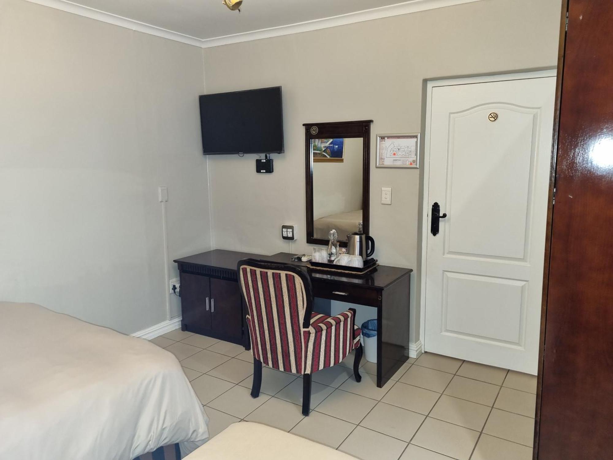 Savoy Lodge *